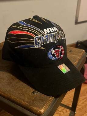 Vintage Starter Chicago Bulls 6-Time NBA Champions Hat 91-98